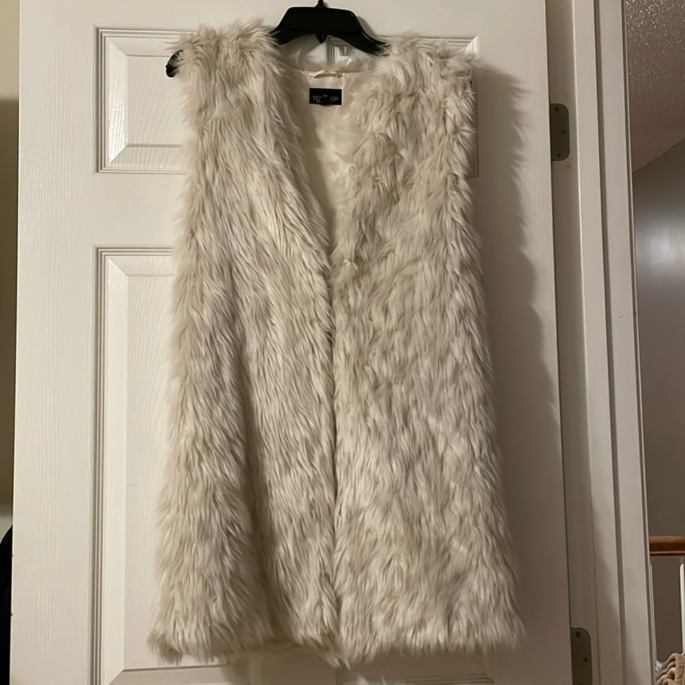 White Top Shop Faux Fur Vest
